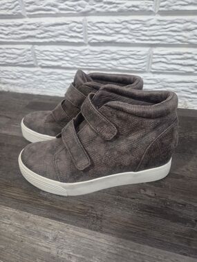 Buckle Taupe Hidden-Wedge Velcro High-Top Sneakers